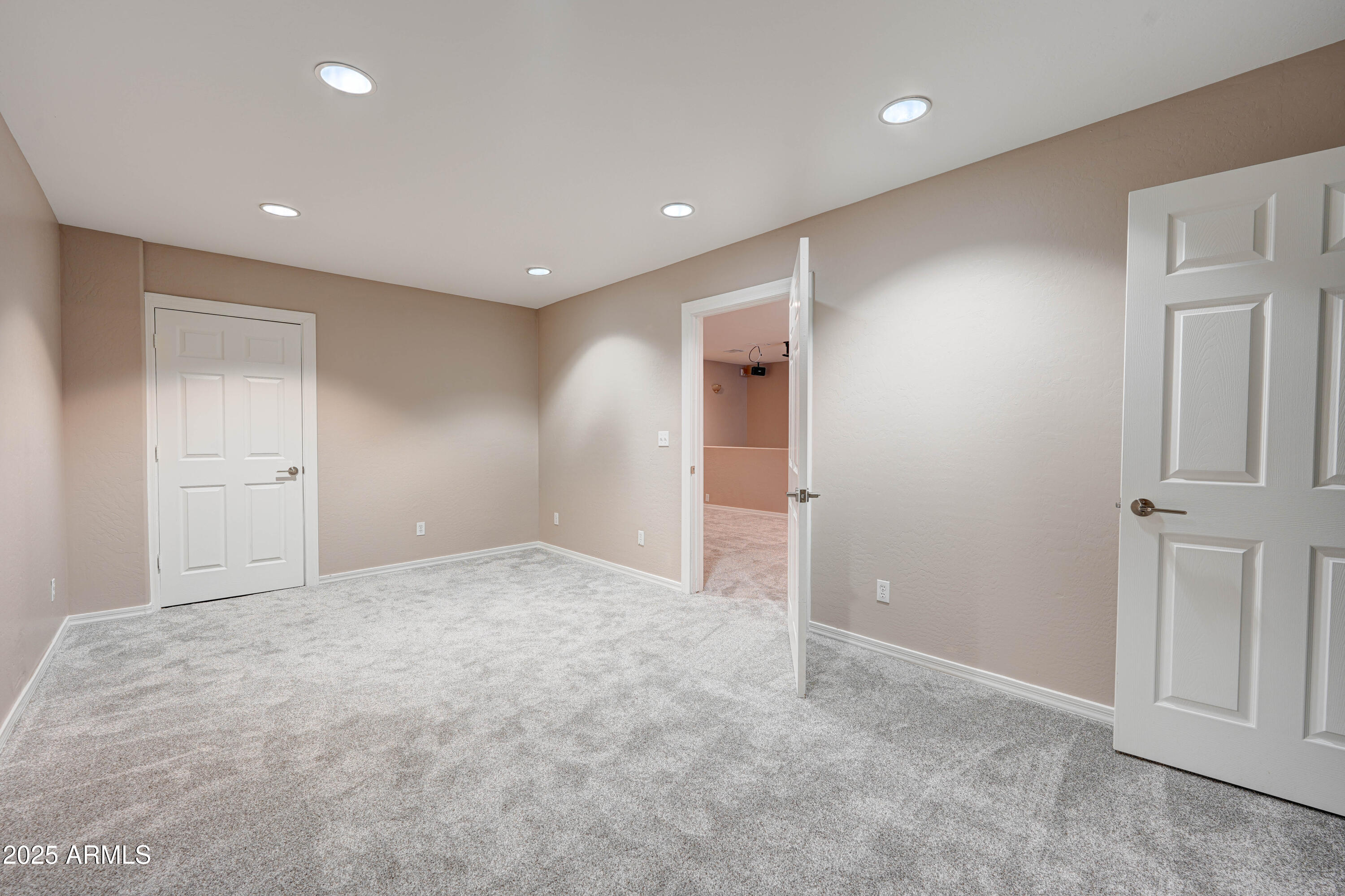 3929 E FLINTLOCK Drive