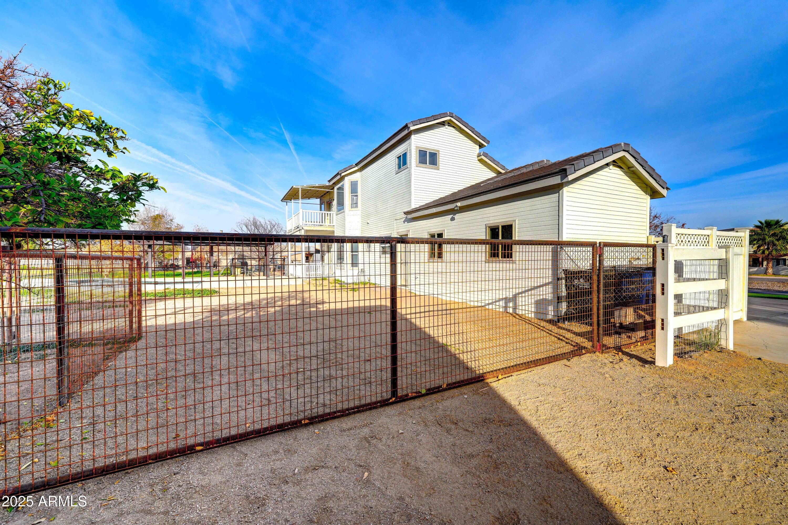 3929 E FLINTLOCK Drive