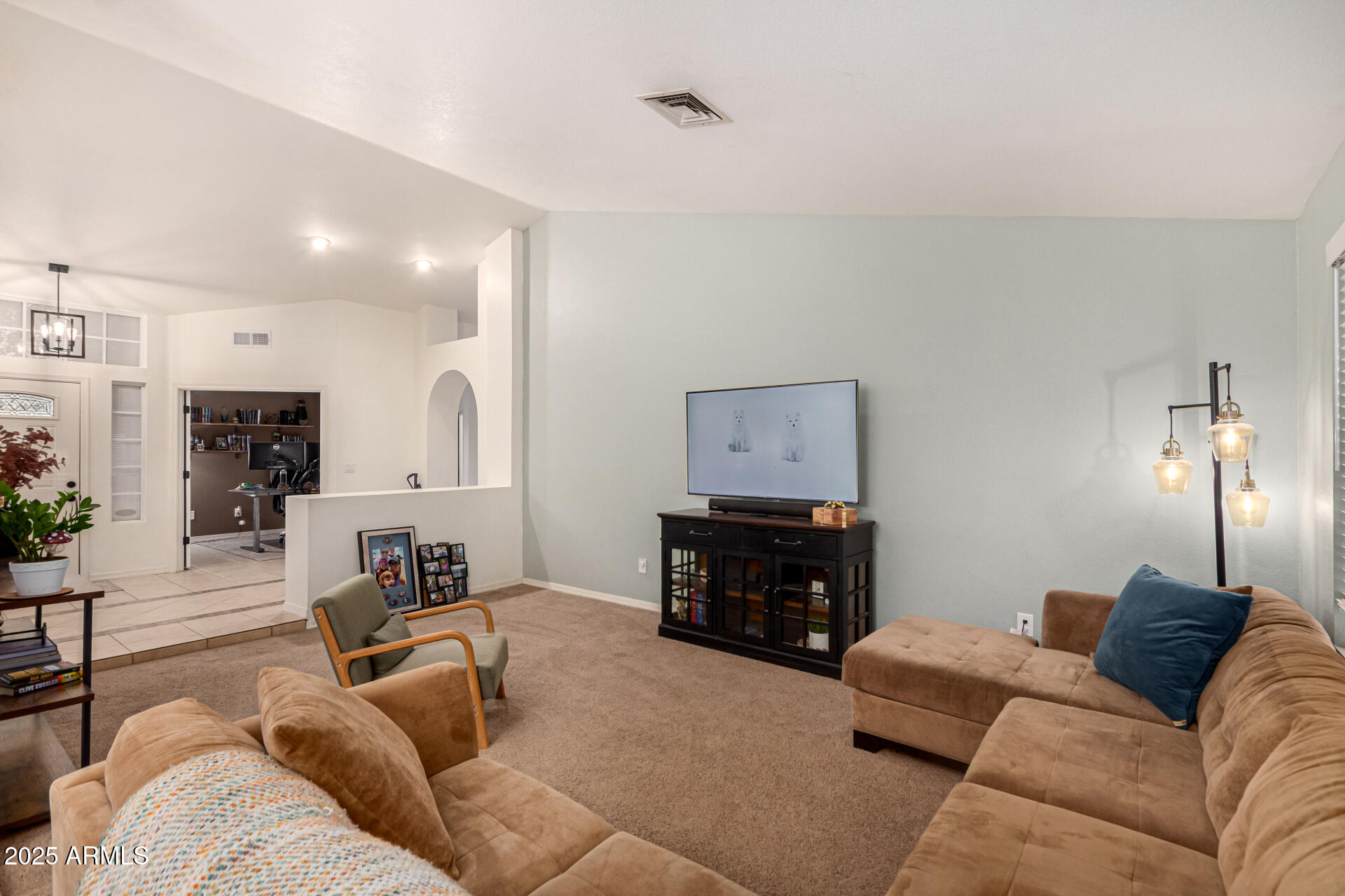 2646 N ROBIN Lane
