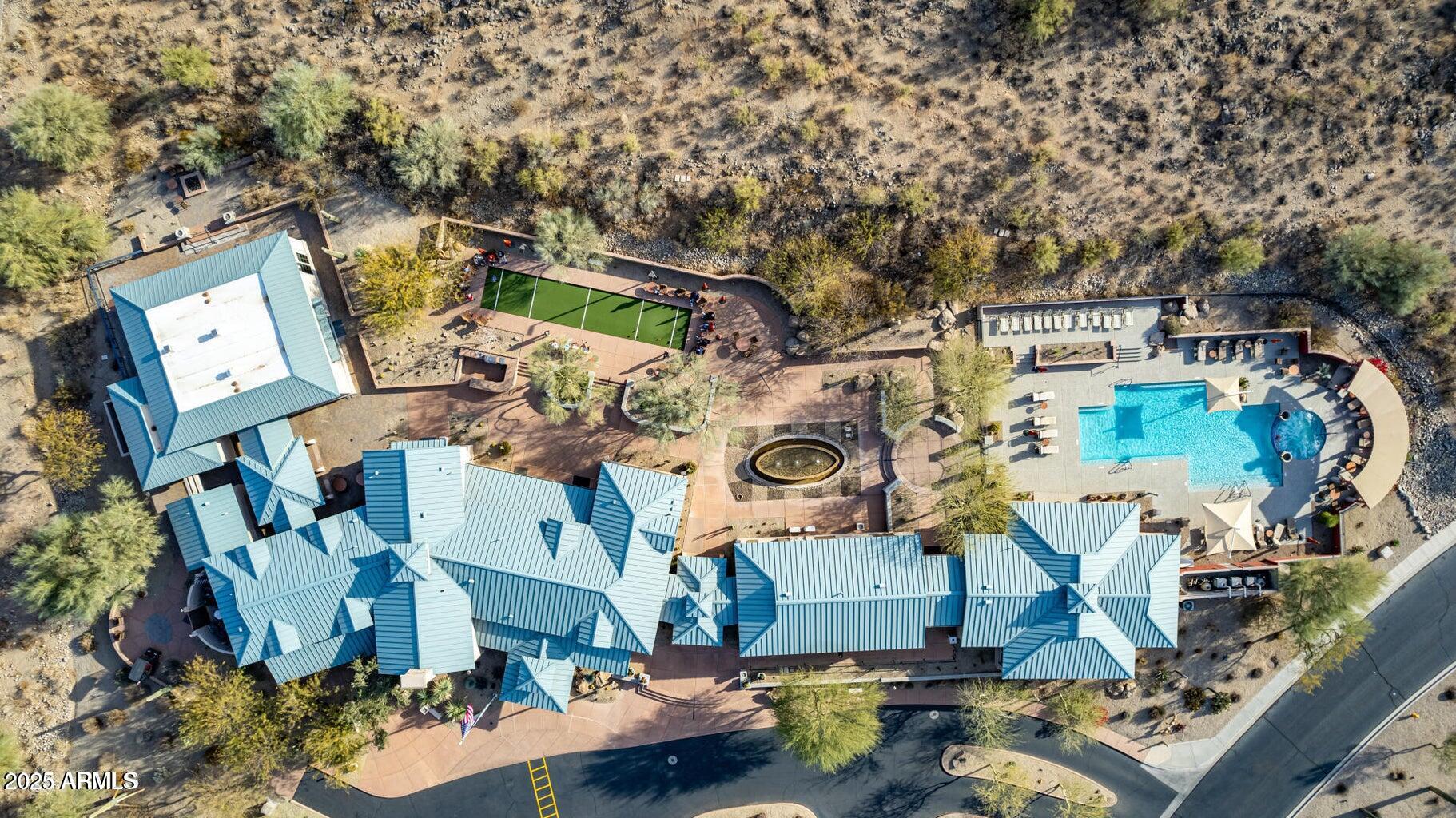 583 W BISMARK Street