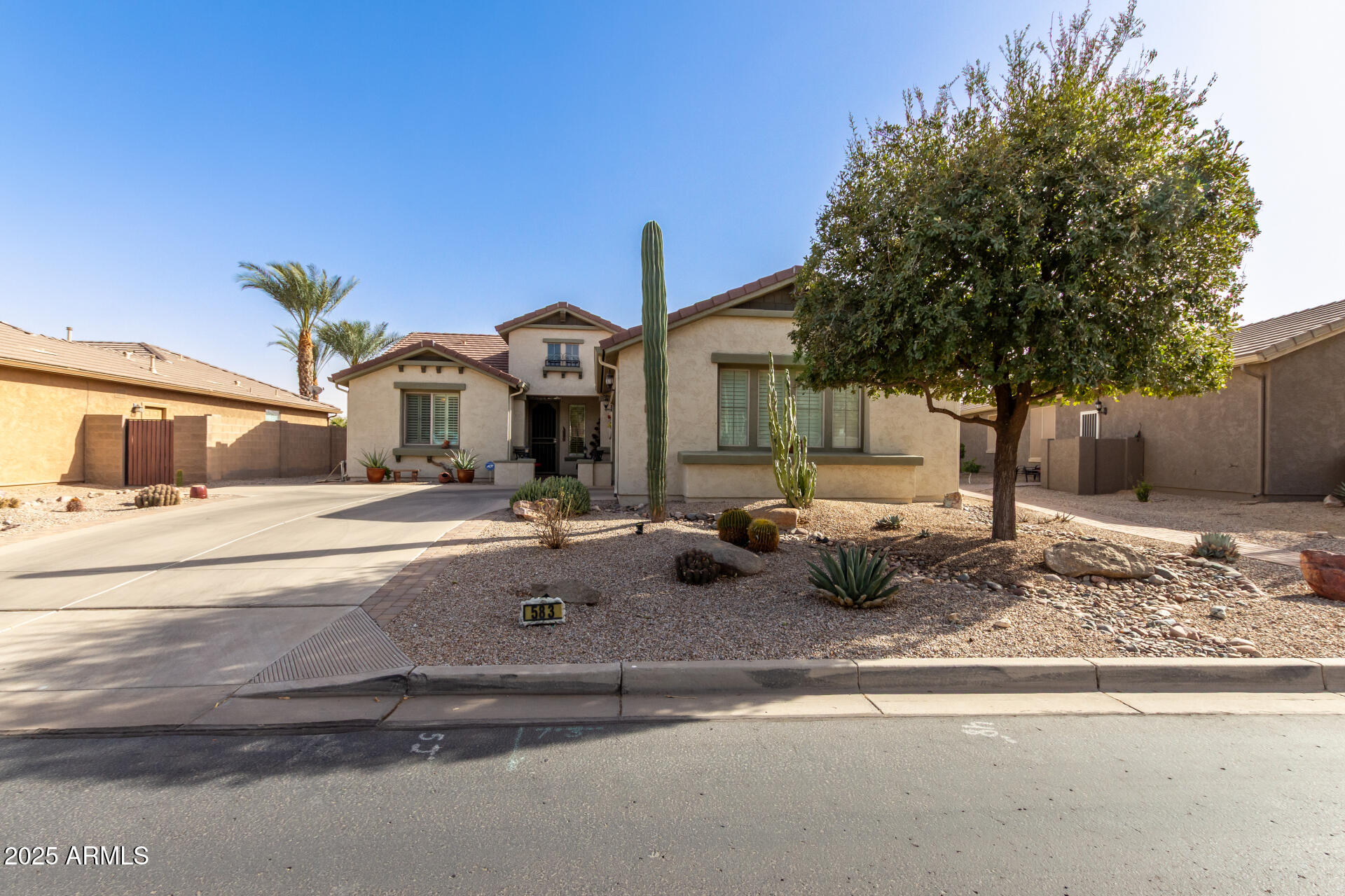 583 W BISMARK Street