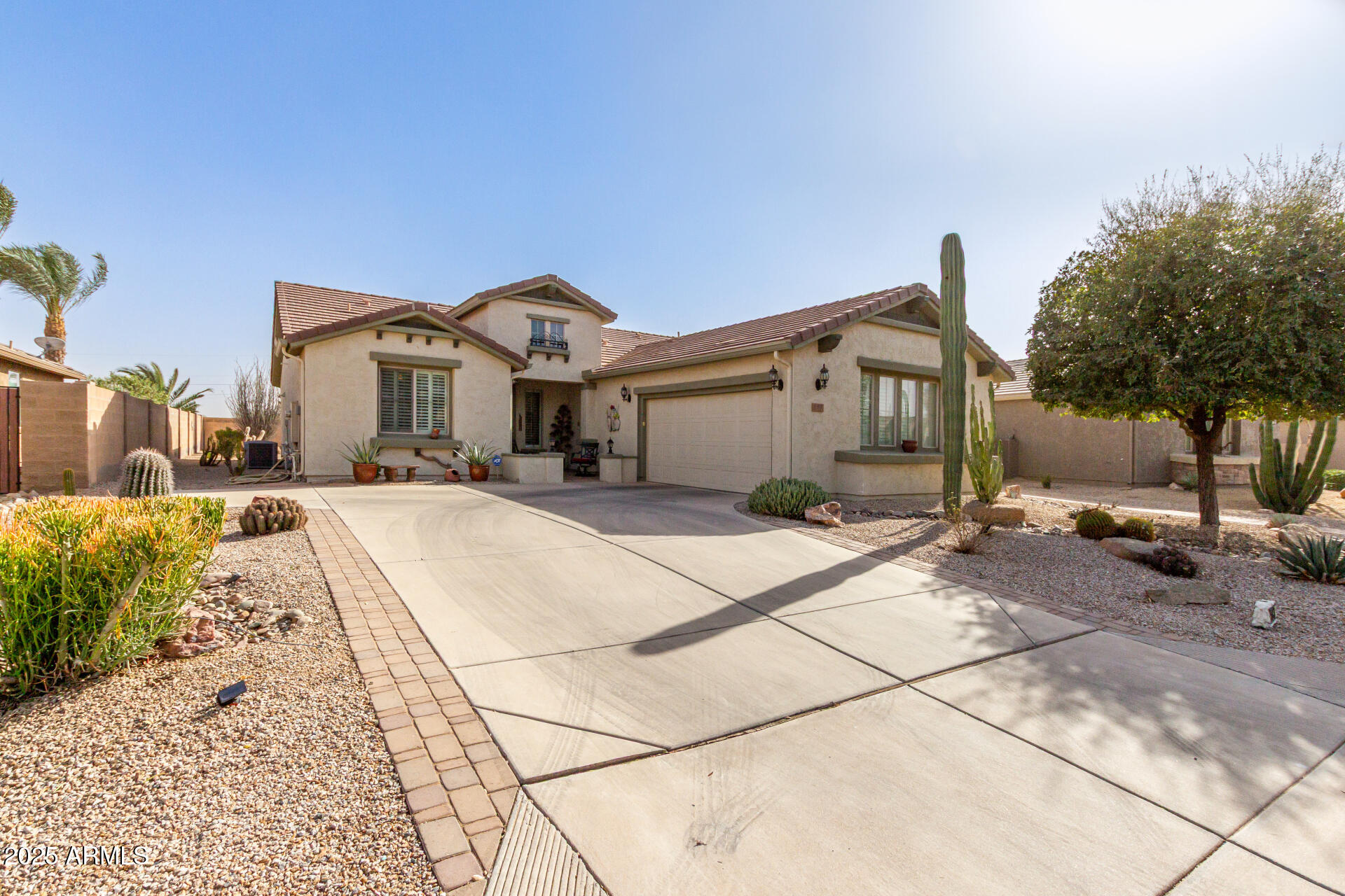 583 W BISMARK Street