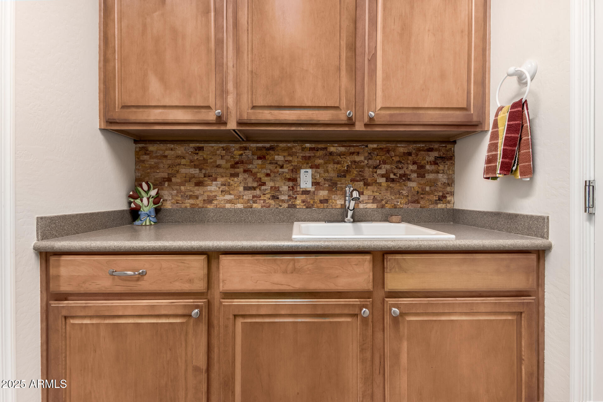 583 W BISMARK Street