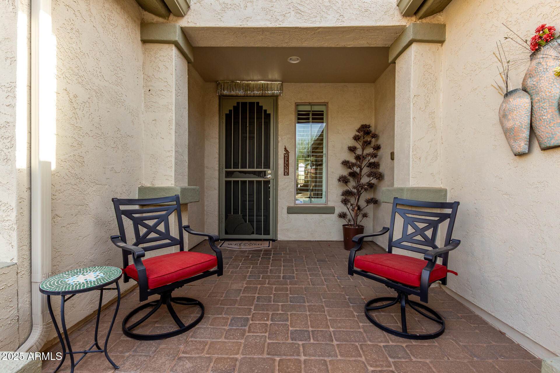 583 W BISMARK Street