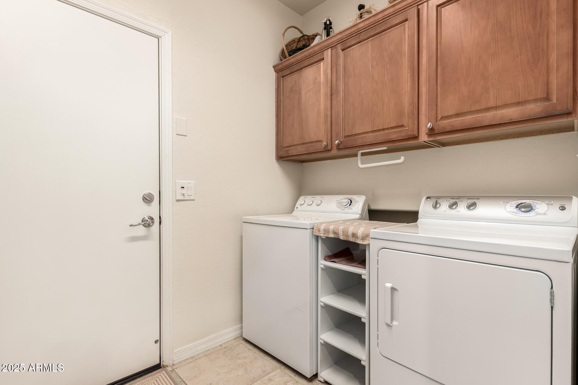 583 W BISMARK Street