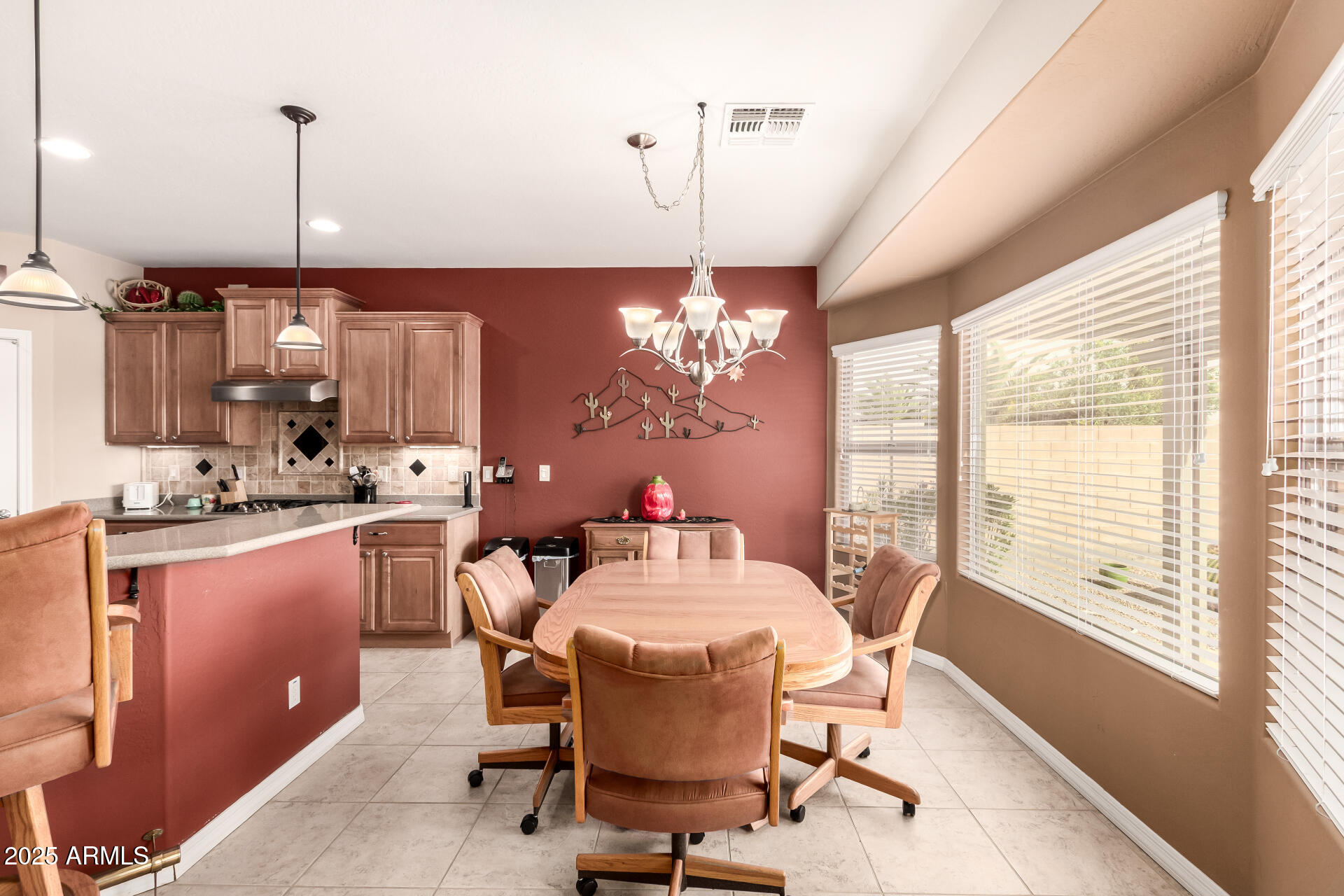 583 W BISMARK Street