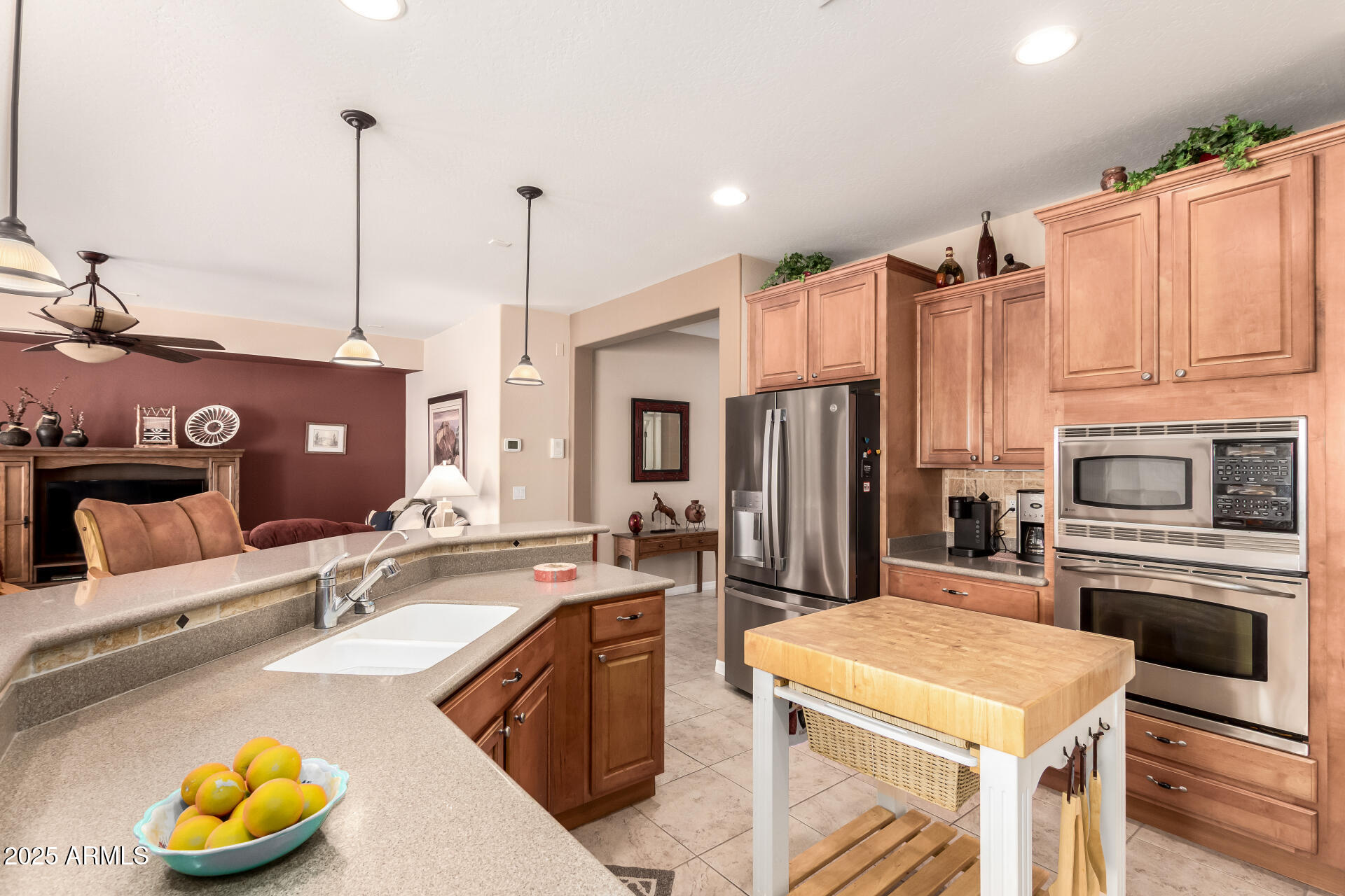 583 W BISMARK Street