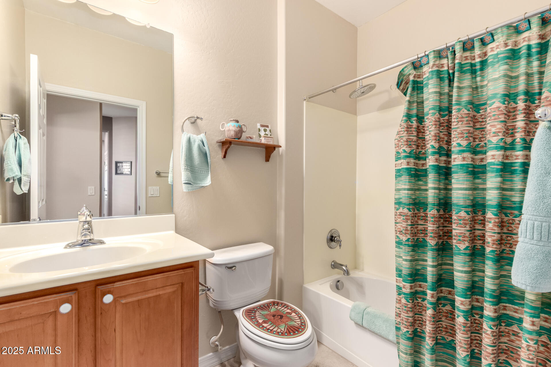 583 W BISMARK Street