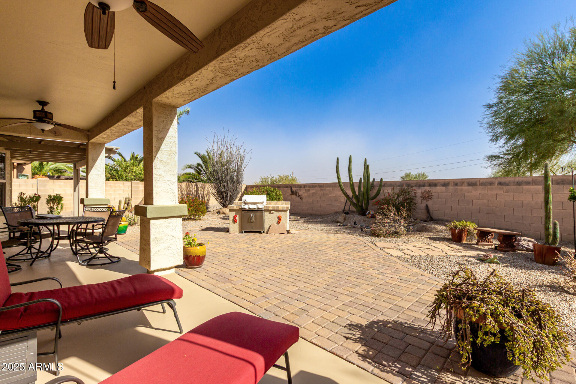 583 W BISMARK Street