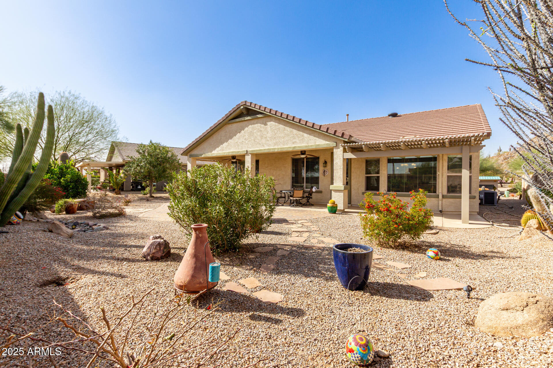 583 W BISMARK Street