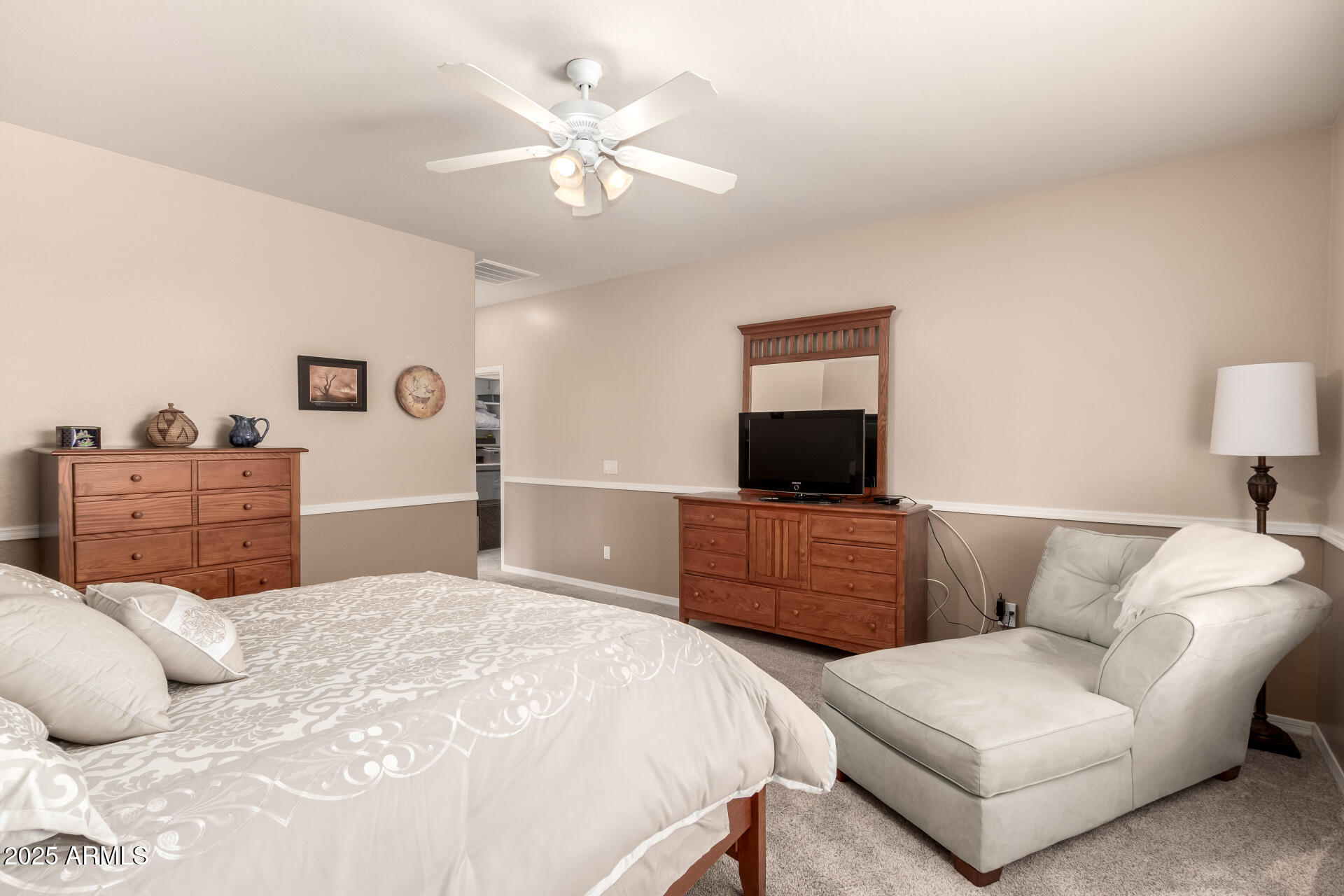 583 W BISMARK Street