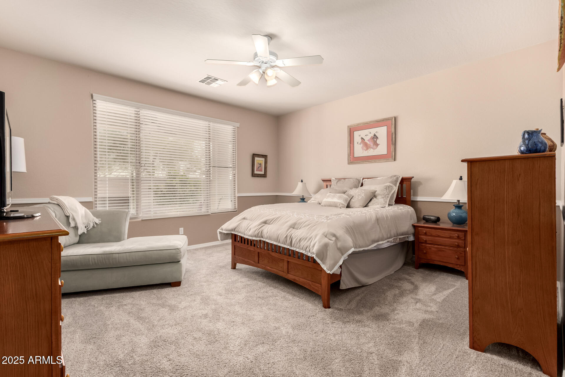 583 W BISMARK Street