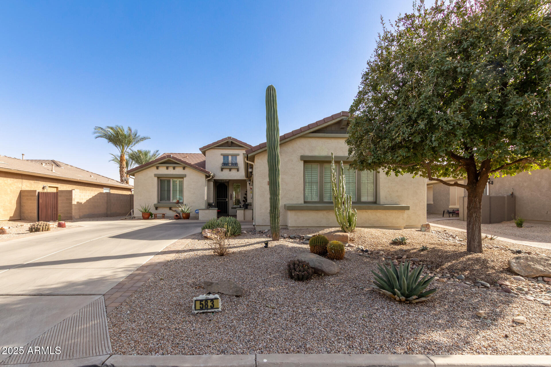 583 W BISMARK Street