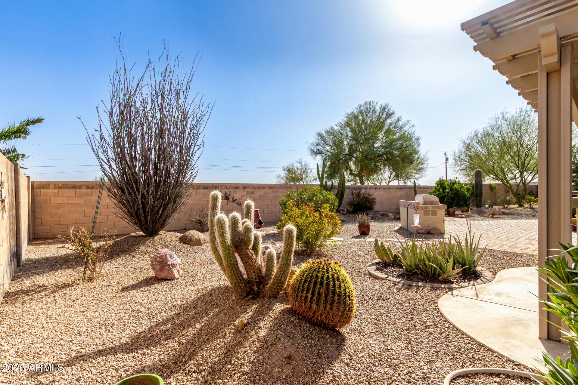 583 W BISMARK Street