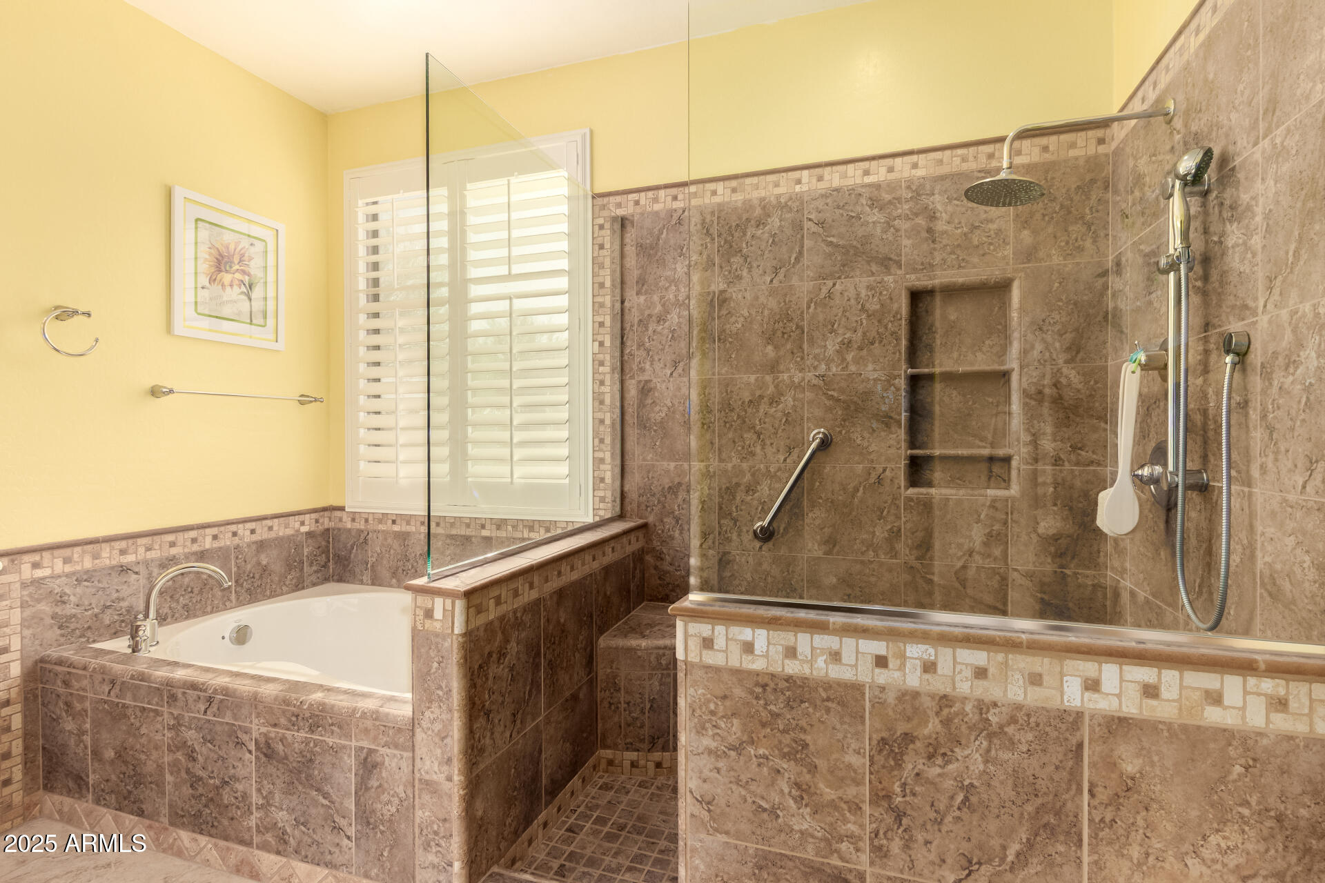 583 W BISMARK Street