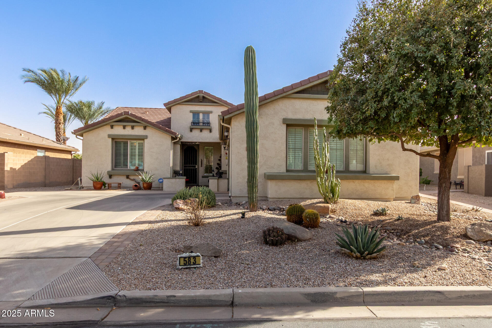 583 W BISMARK Street