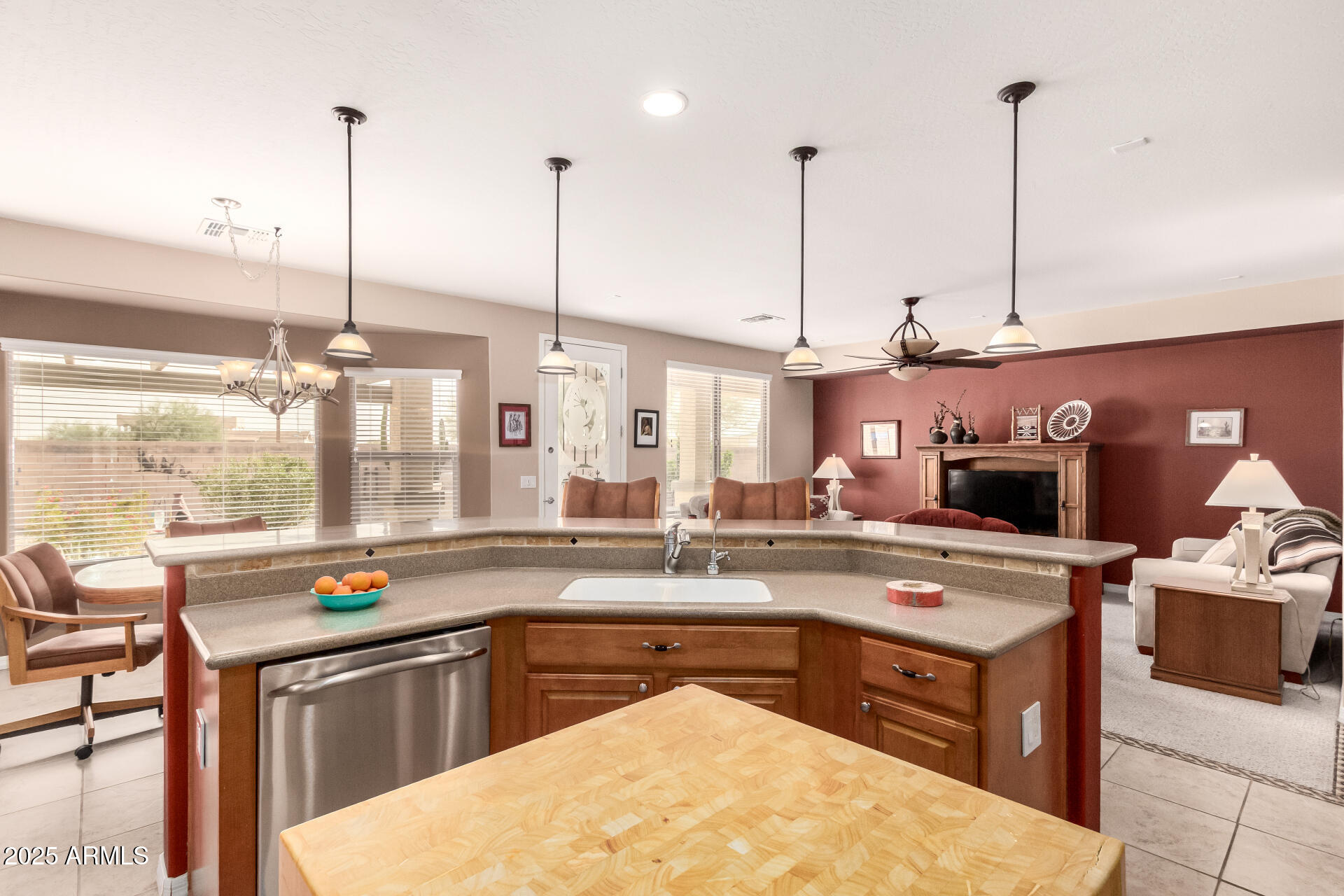 583 W BISMARK Street