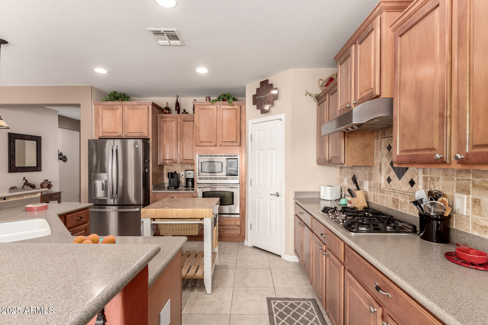 583 W BISMARK Street