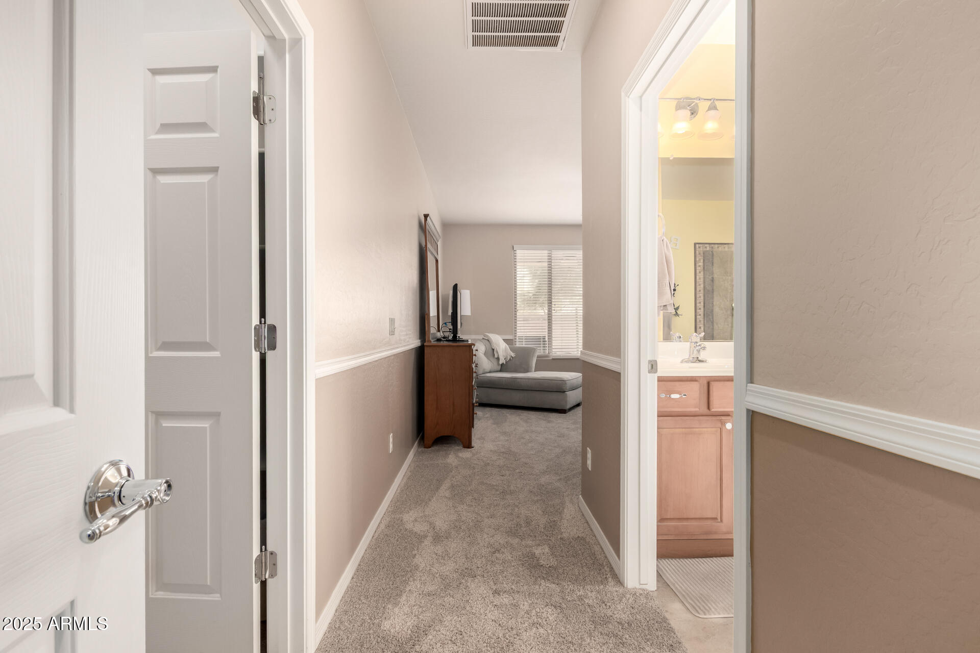 583 W BISMARK Street