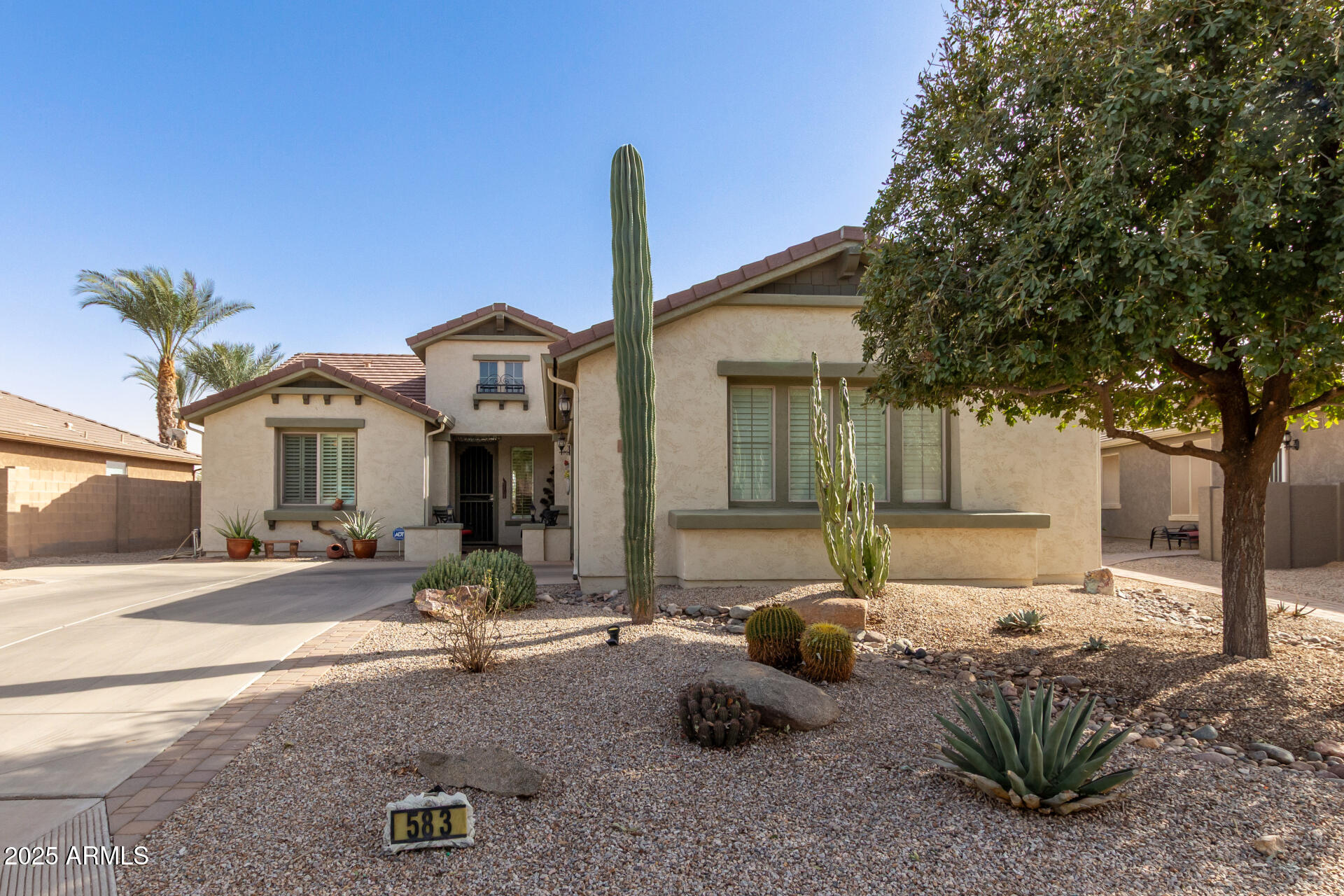 583 W BISMARK Street