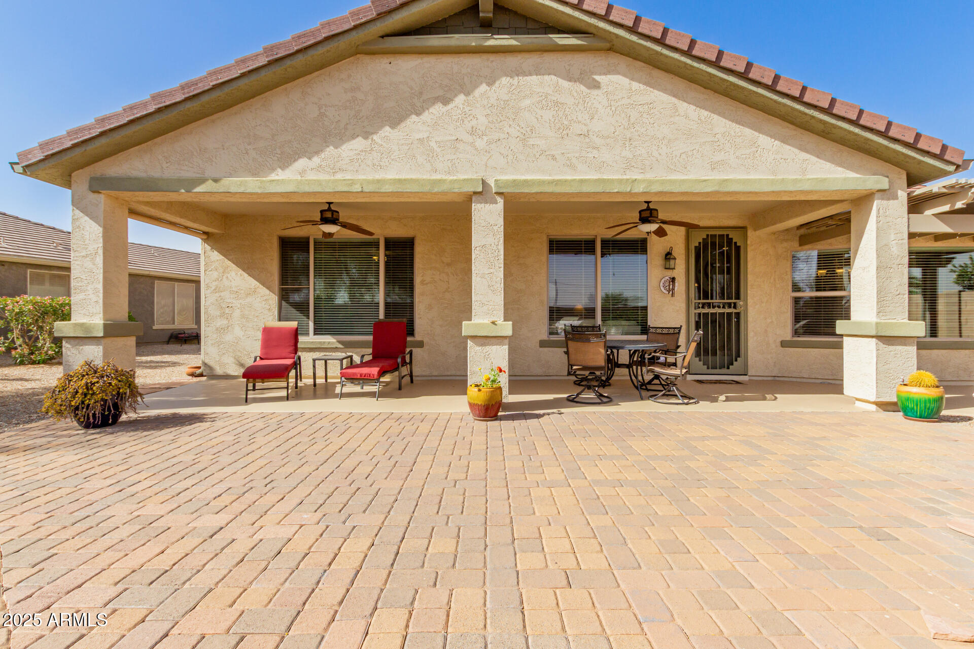 583 W BISMARK Street