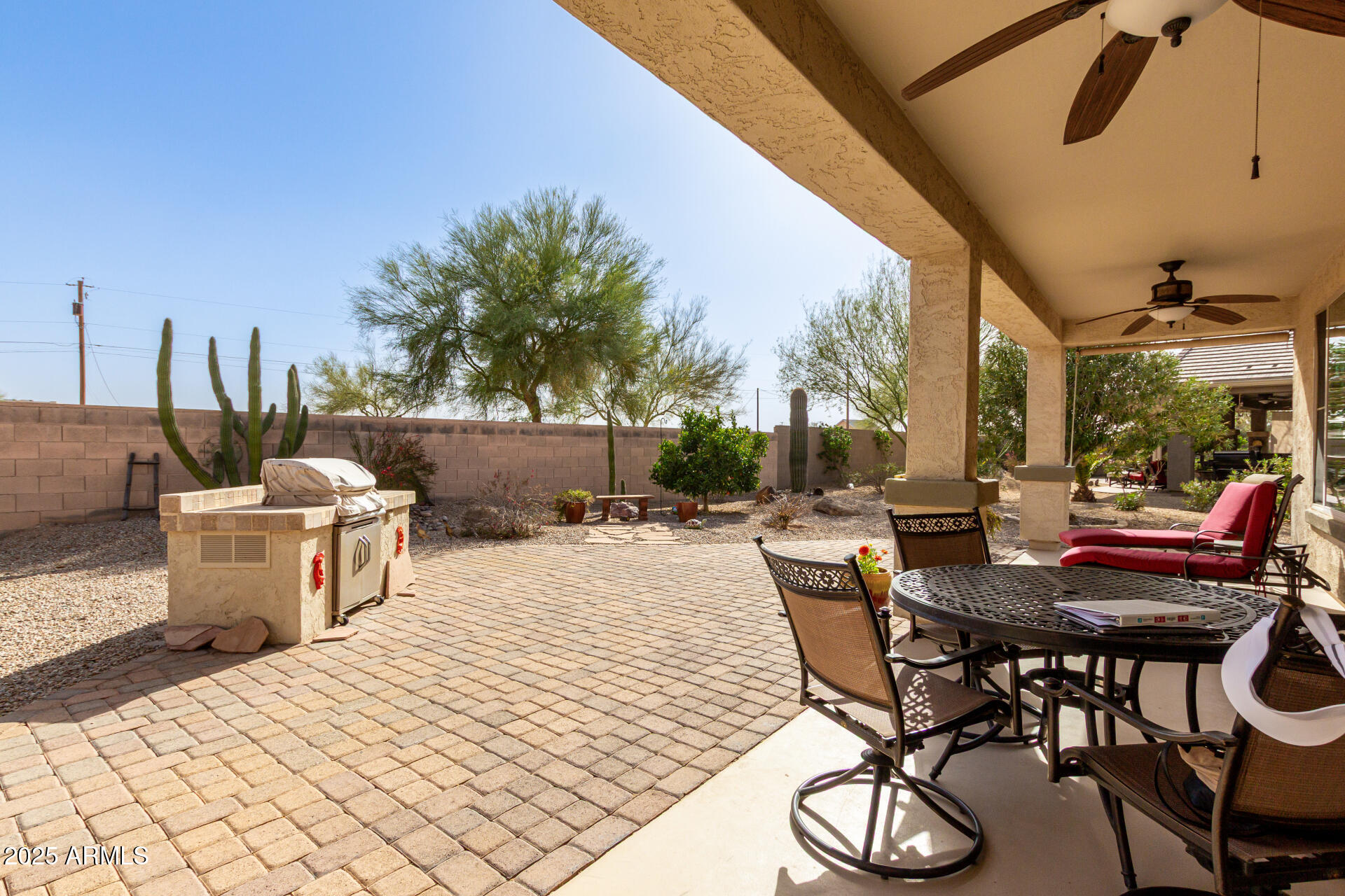 583 W BISMARK Street