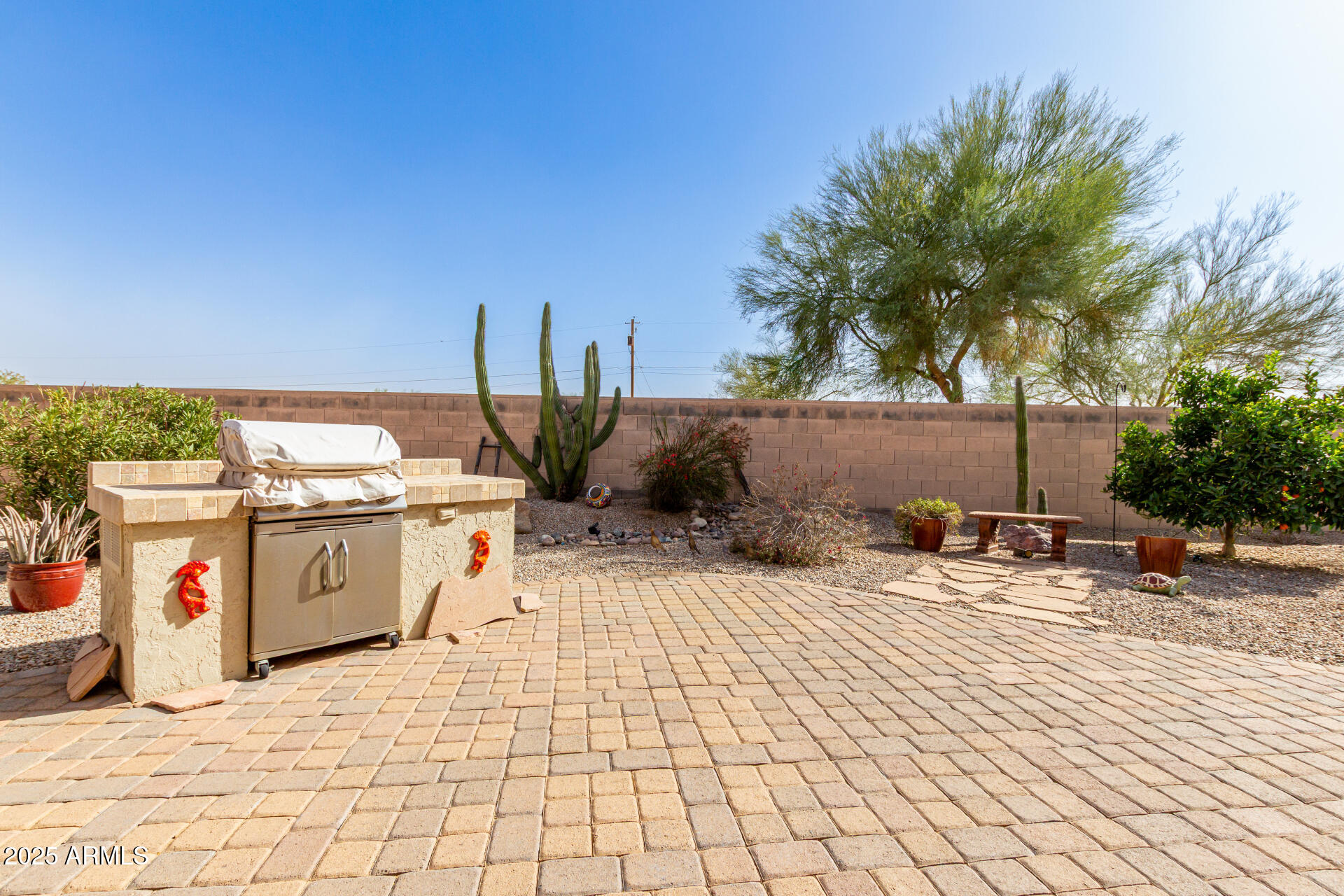 583 W BISMARK Street