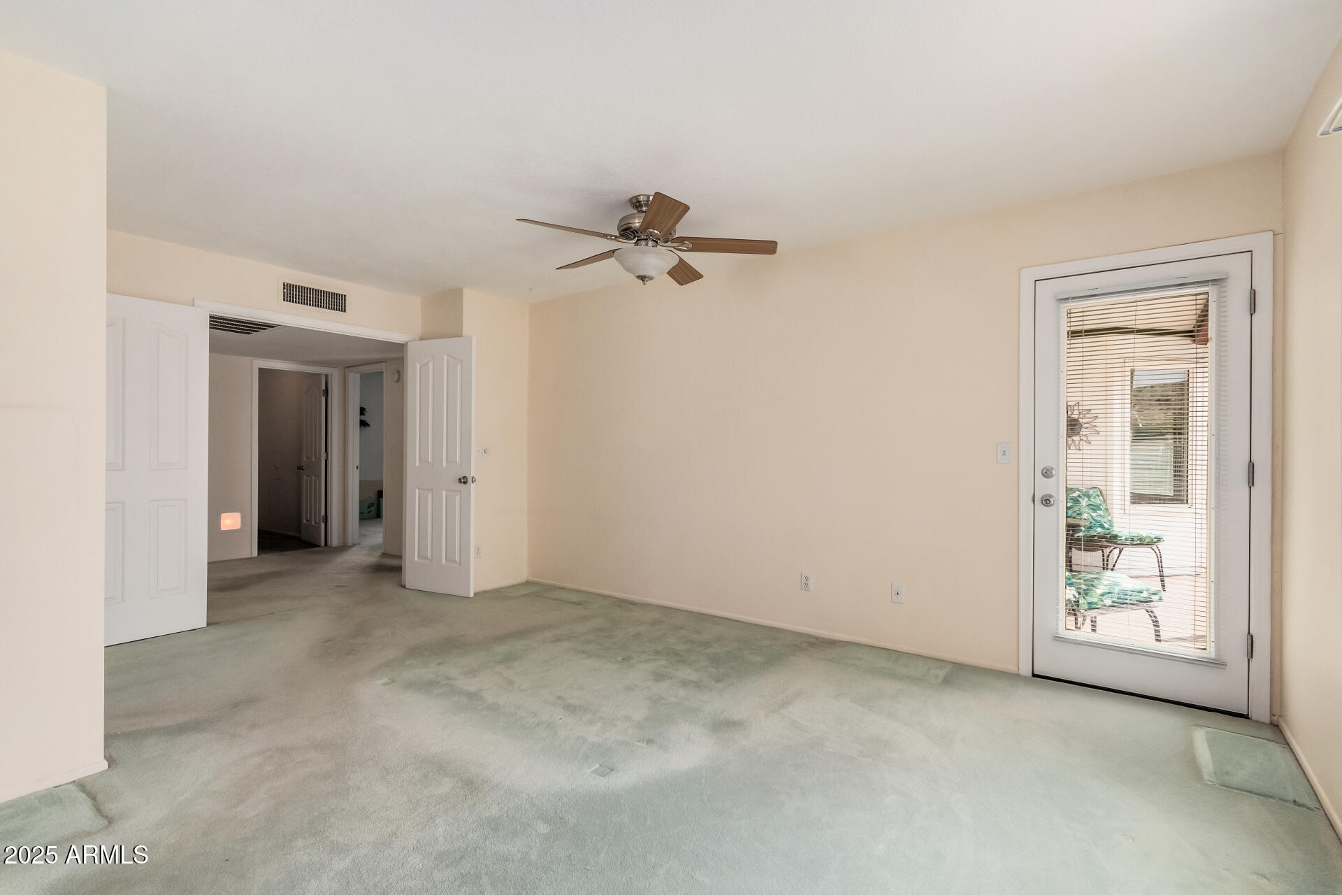 2327 W Rockwell Court