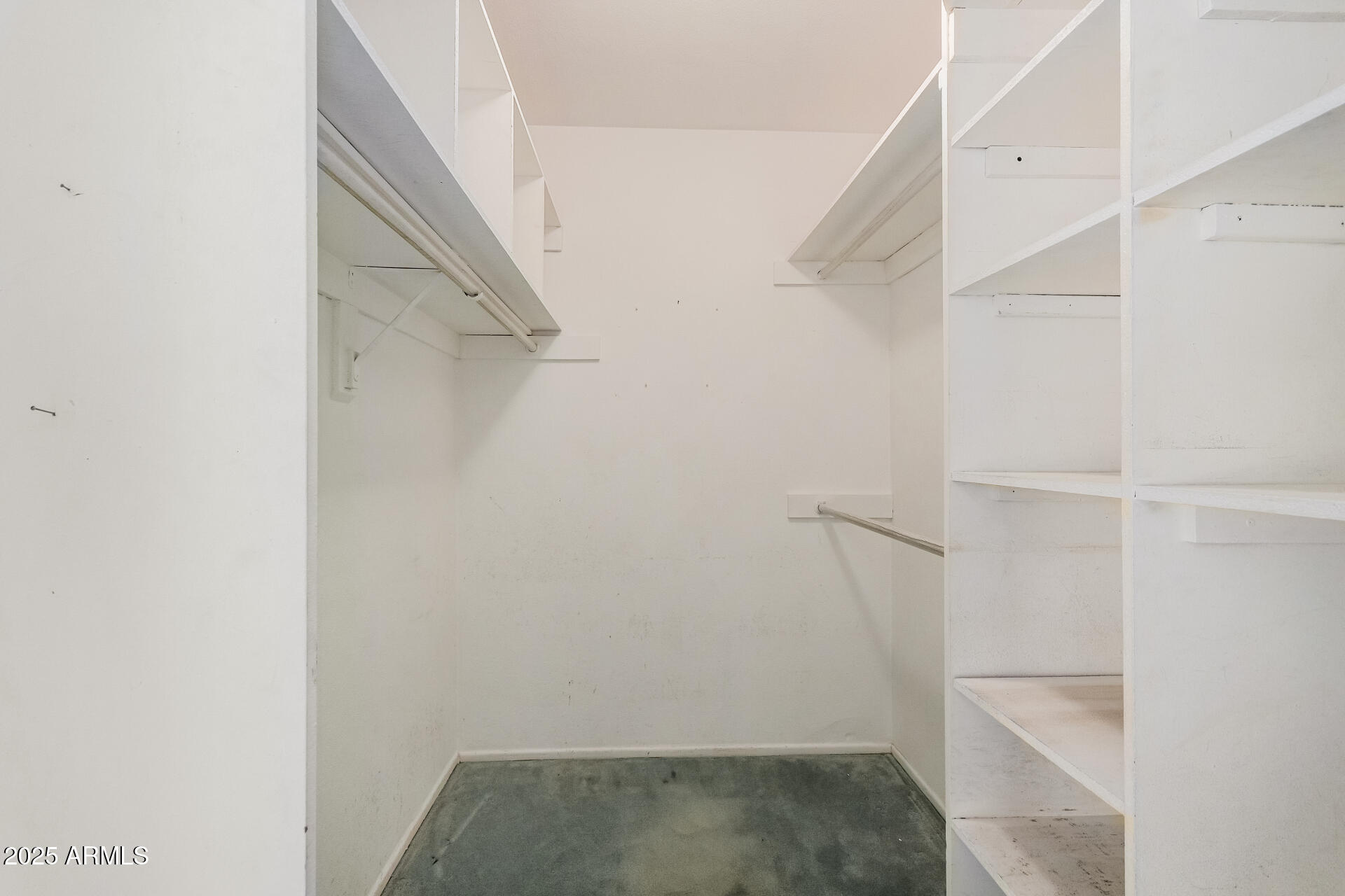 2327 W Rockwell Court