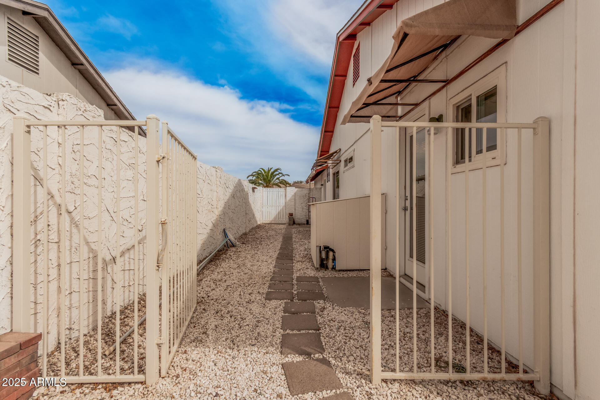 2327 W Rockwell Court