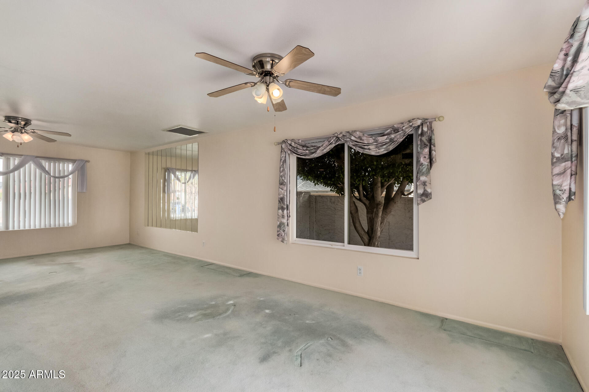 2327 W Rockwell Court