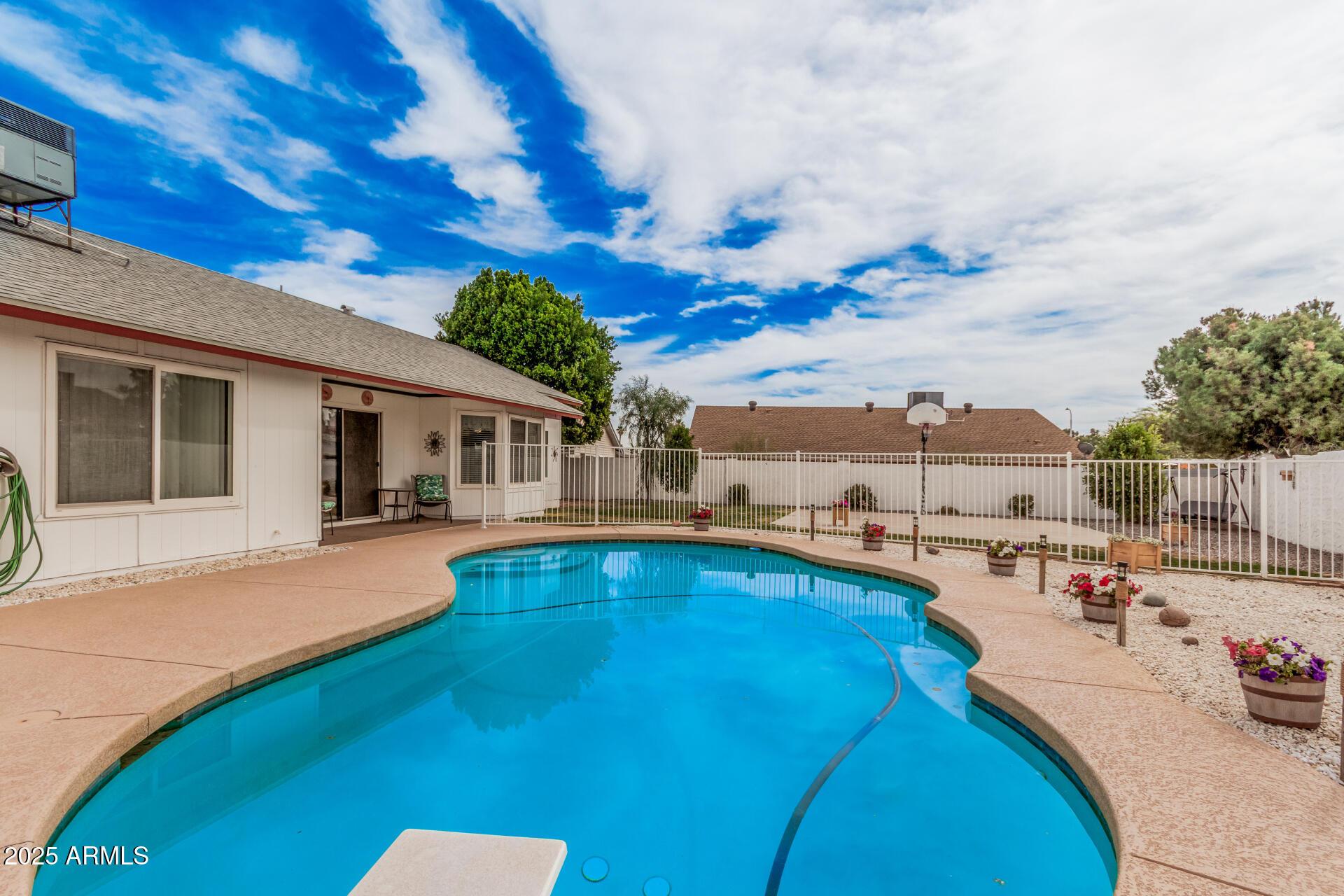 2327 W Rockwell Court