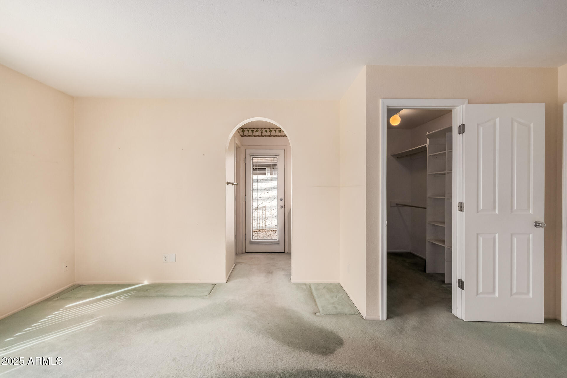 2327 W Rockwell Court