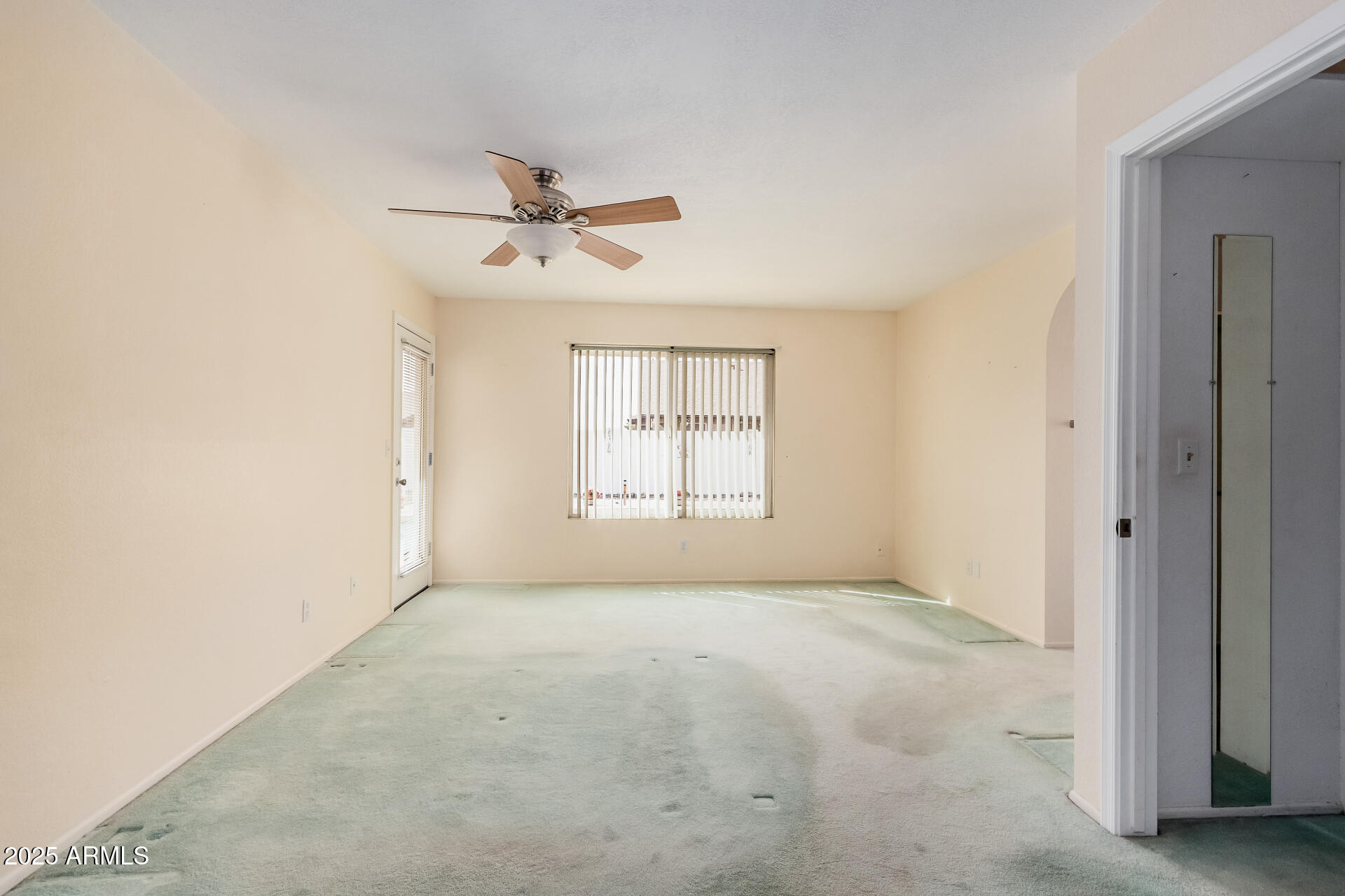 2327 W Rockwell Court