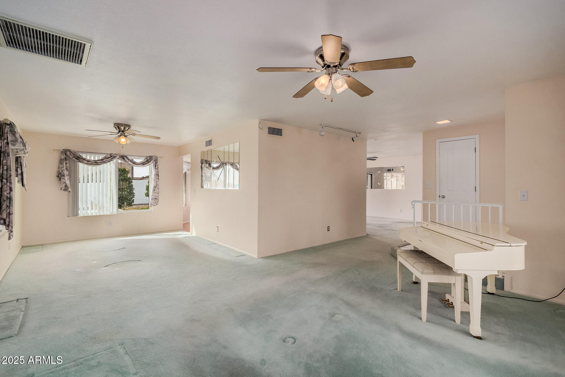 2327 W Rockwell Court