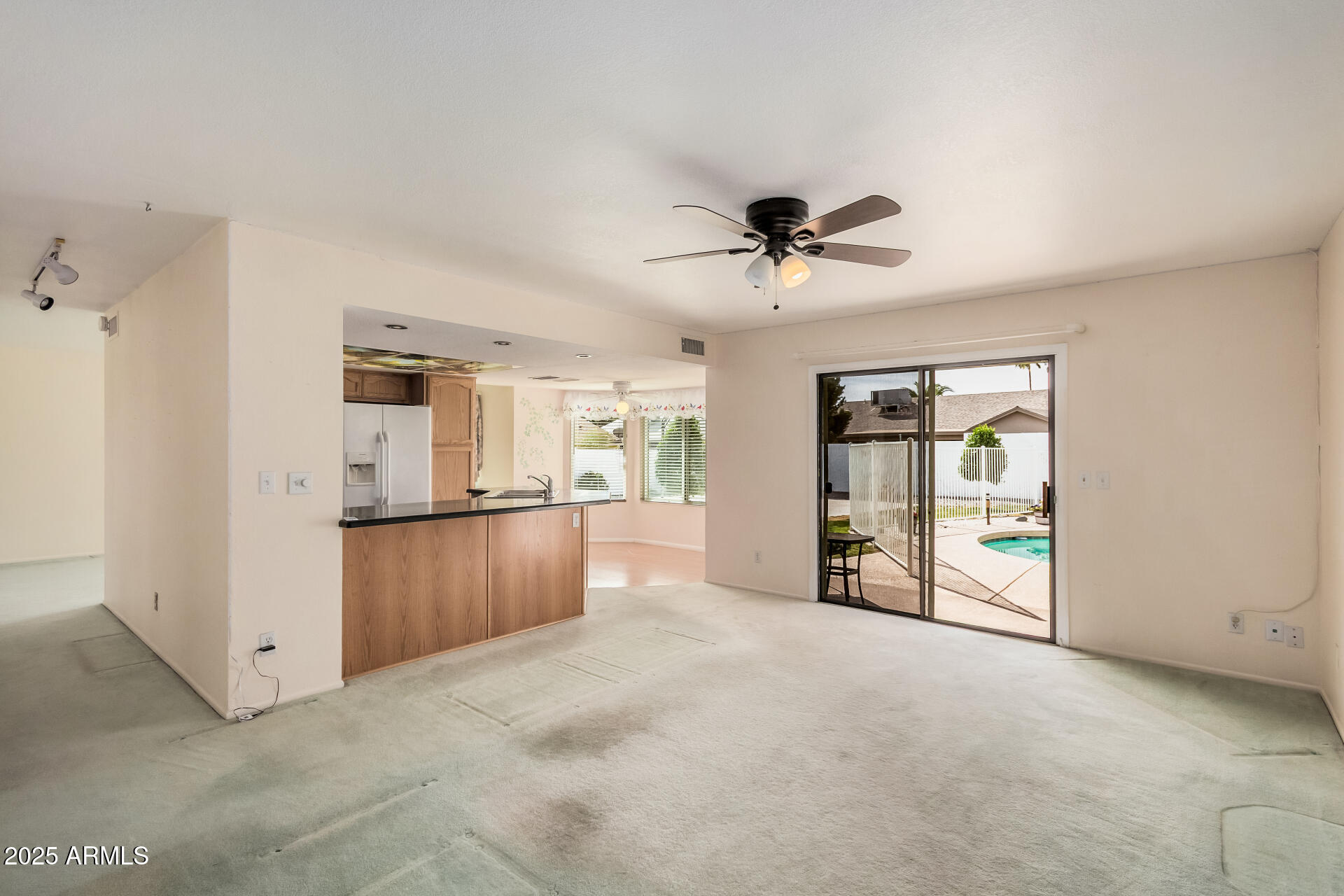 2327 W Rockwell Court