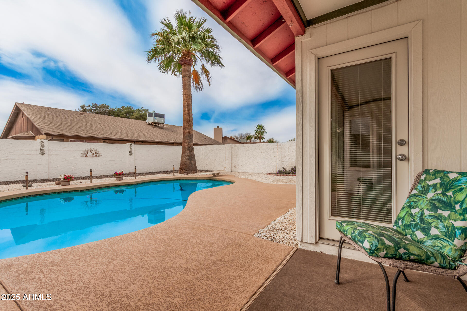 2327 W Rockwell Court