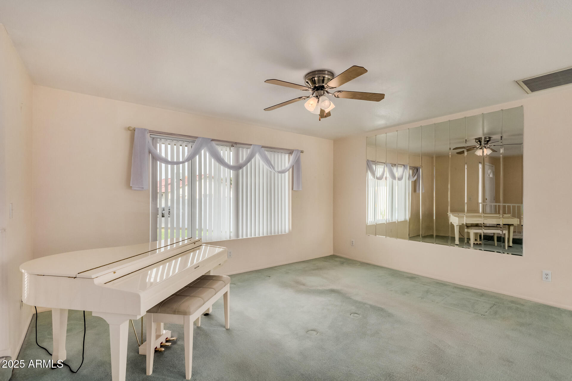 2327 W Rockwell Court