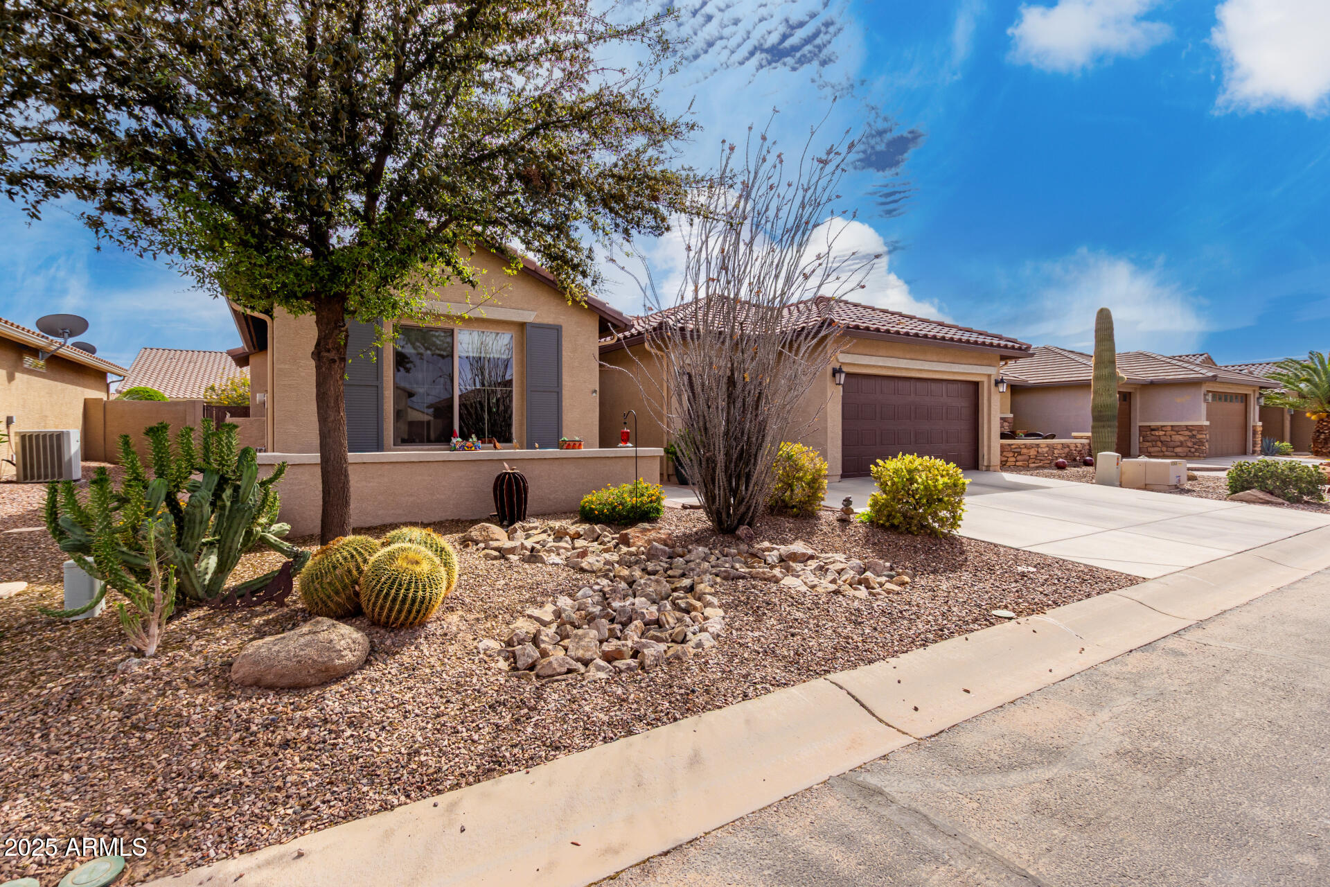 5083 W BUCKSKIN Drive