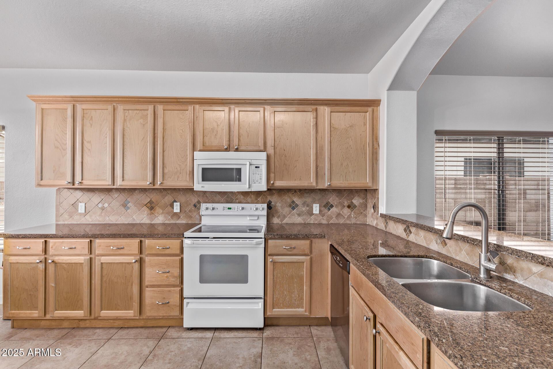 3907 E Topeka Drive