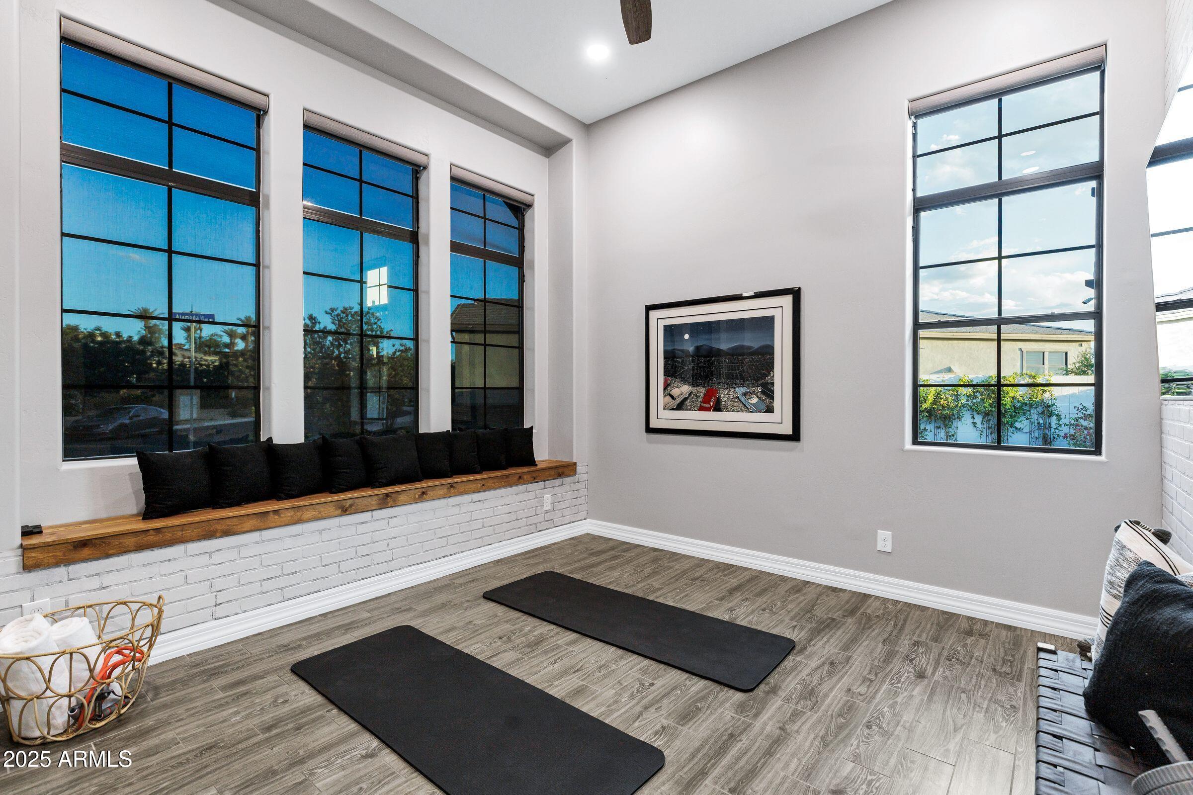3842 E ALAMEDA Lane