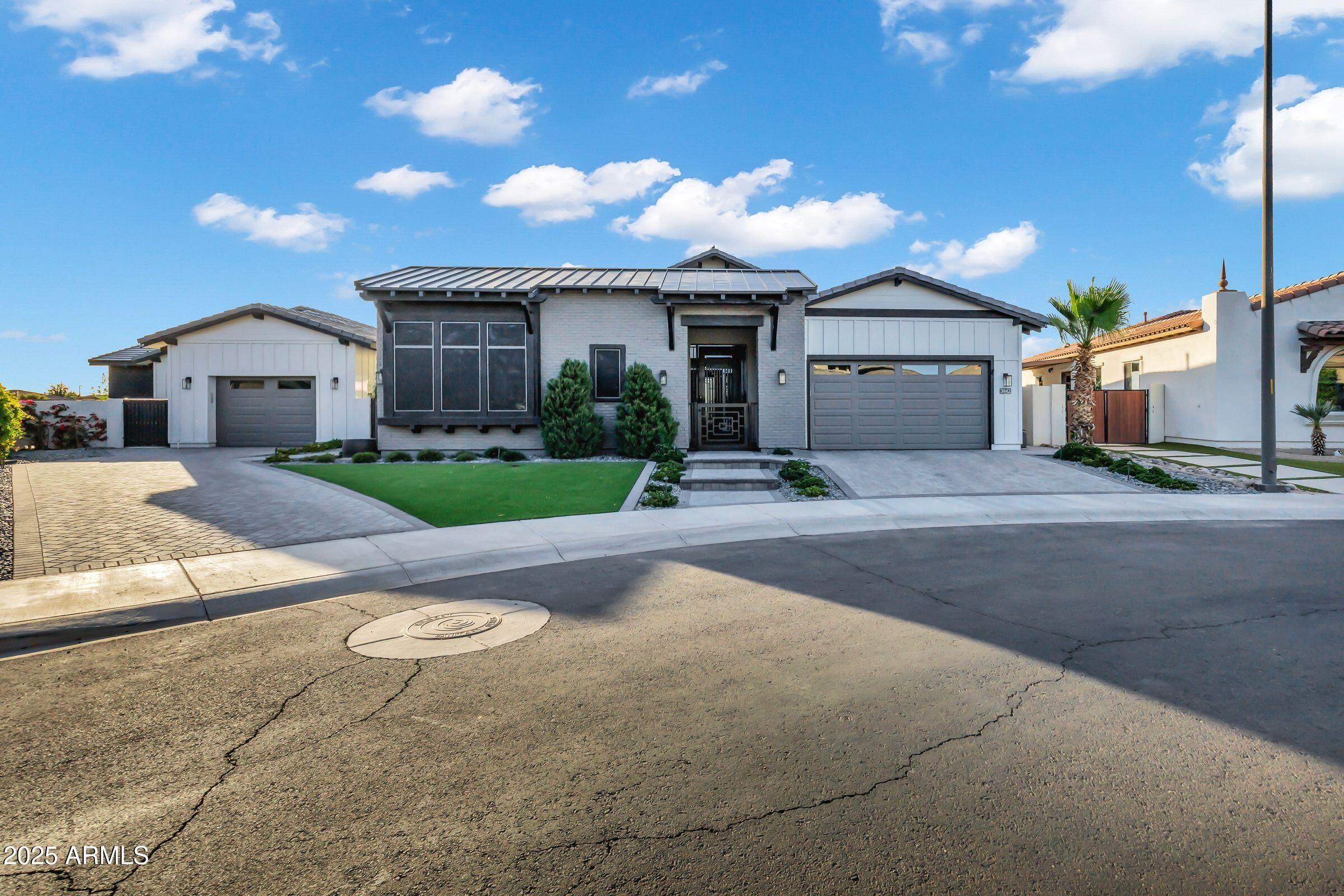 3842 E ALAMEDA Lane