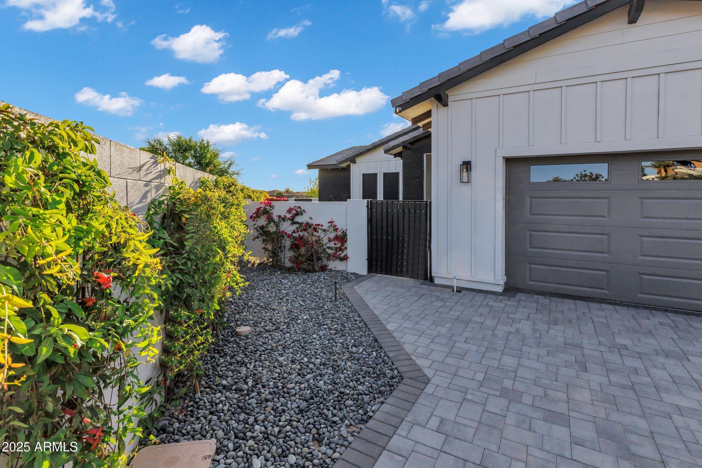 3842 E ALAMEDA Lane