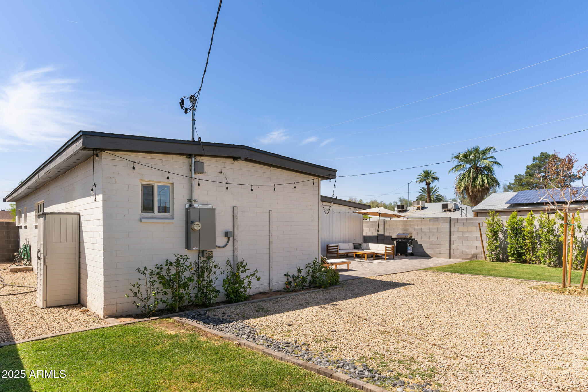 1212 E INDIANOLA Avenue