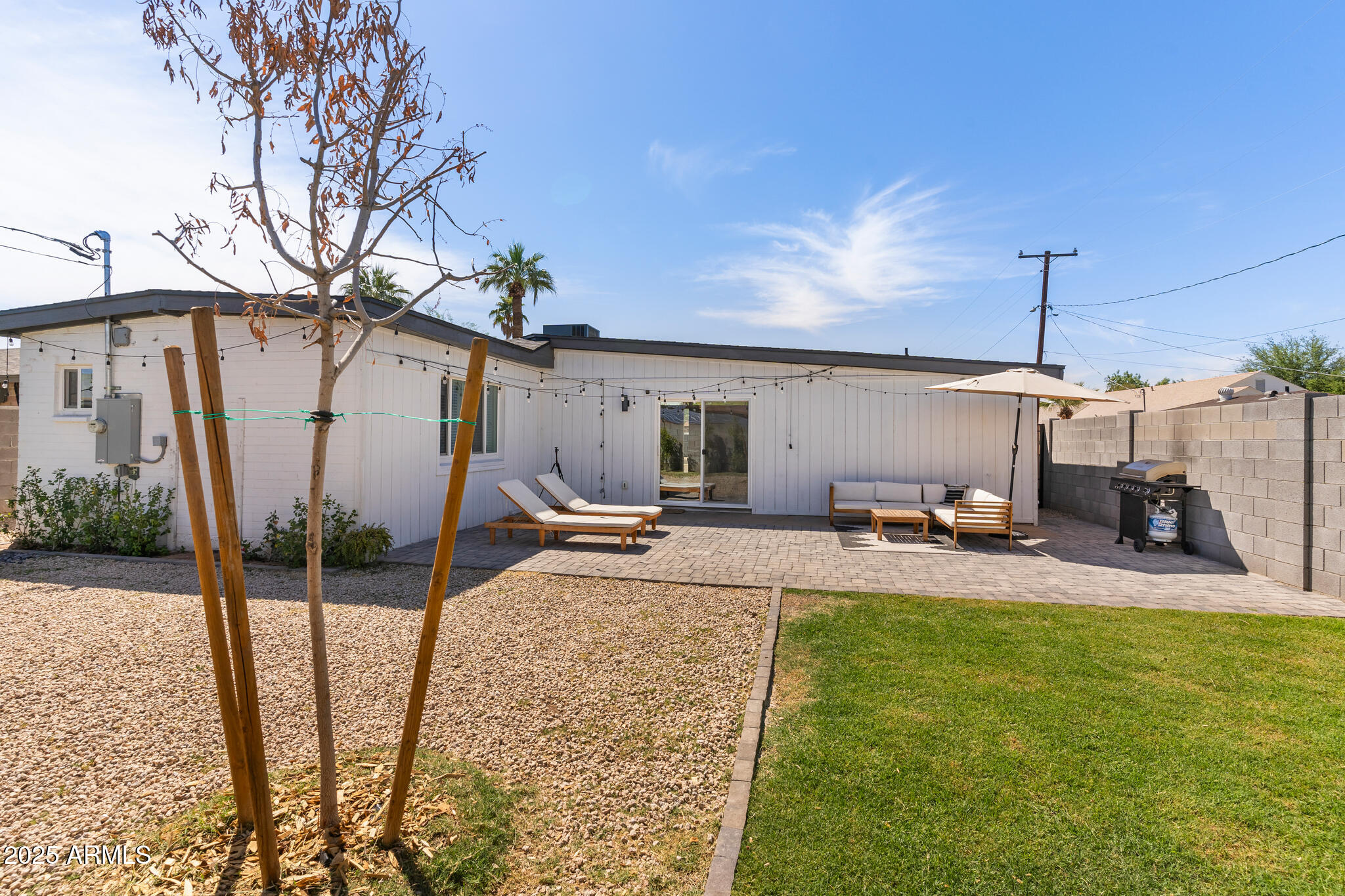 1212 E INDIANOLA Avenue