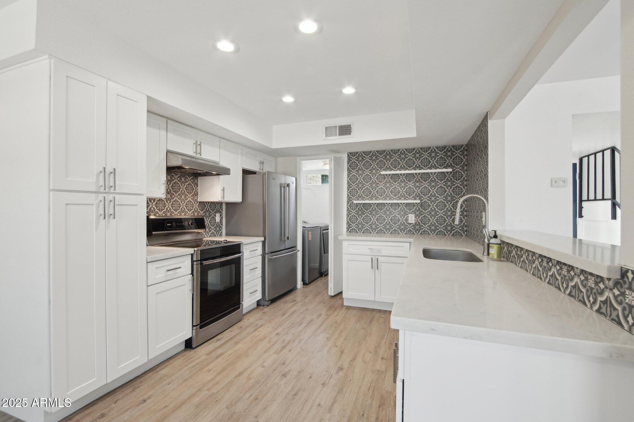 610 E MONTEBELLO Avenue, 46