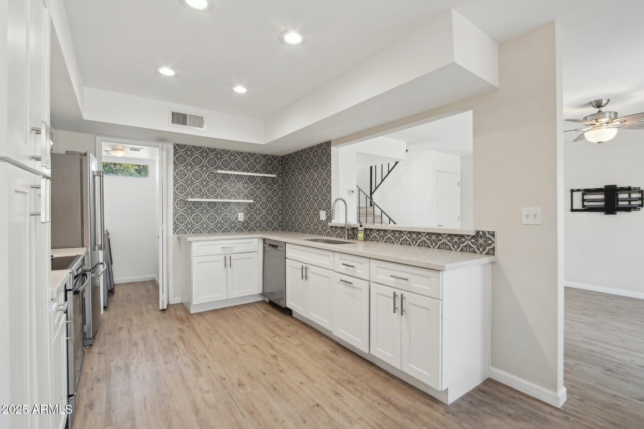 610 E MONTEBELLO Avenue, 46