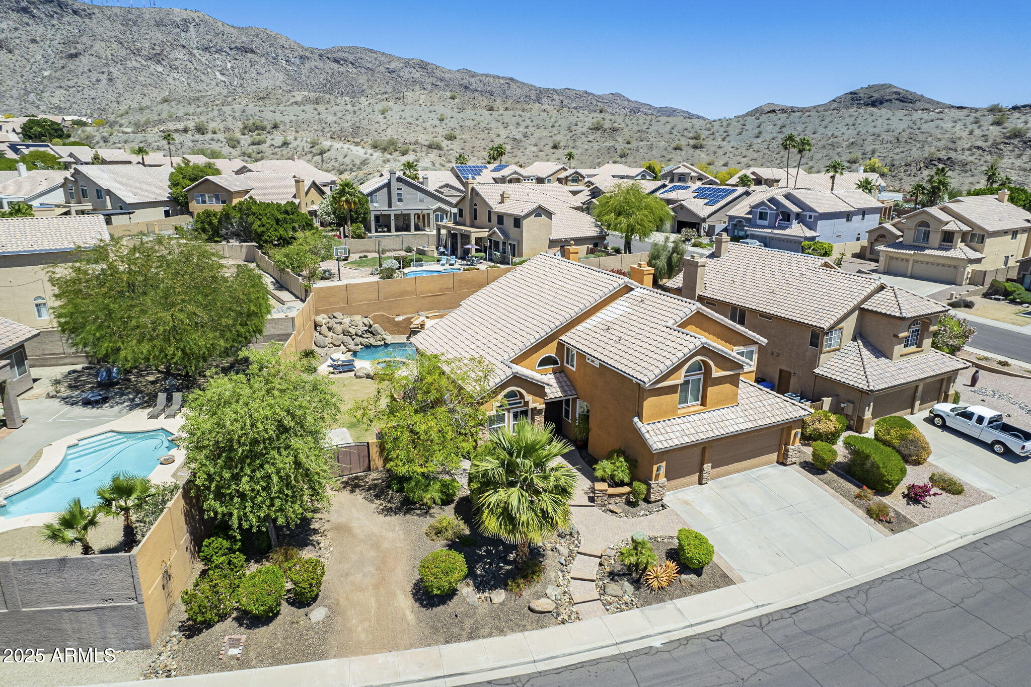 768 E MOUNTAIN SKY Avenue