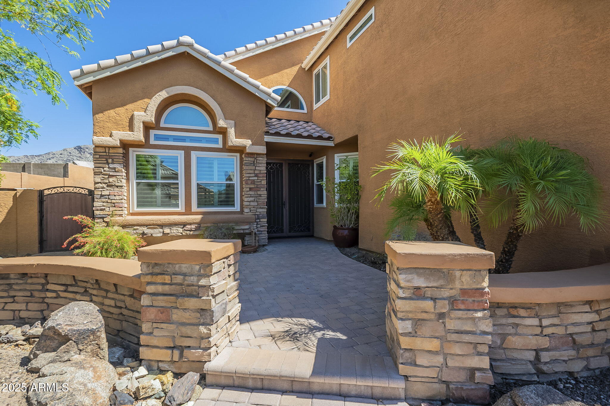 768 E MOUNTAIN SKY Avenue