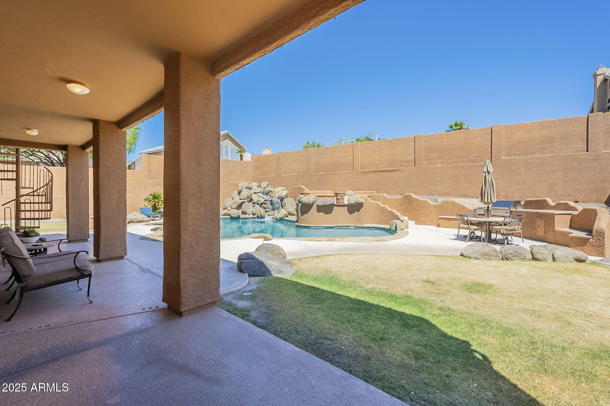 768 E MOUNTAIN SKY Avenue